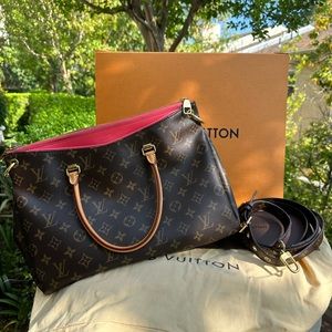 ❌SOLD❌Louis Vuitton Pallas Mono Rose Litchi Purse. Moderately used.